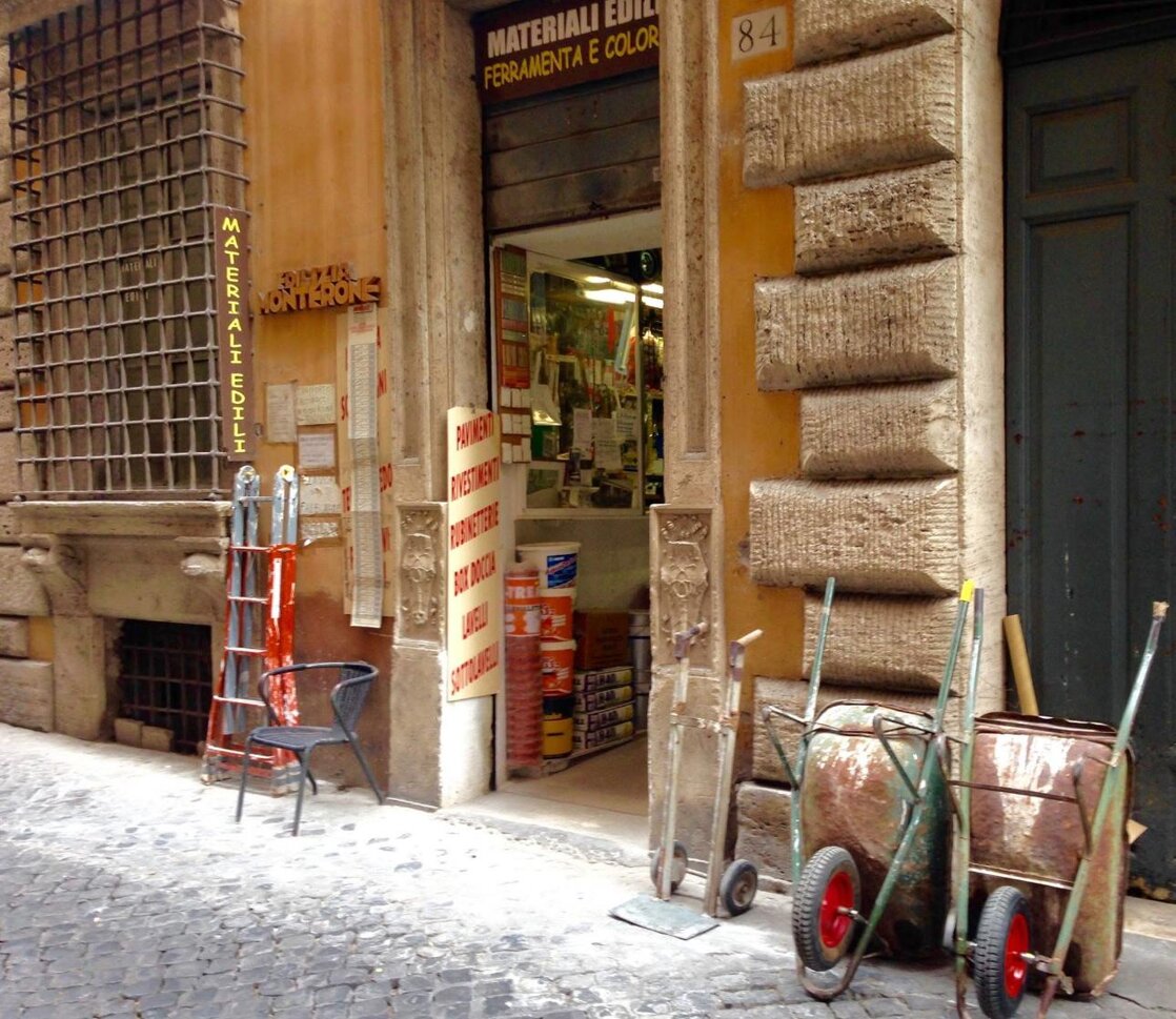 l'ingresso della ferramente Edilizia Monterone